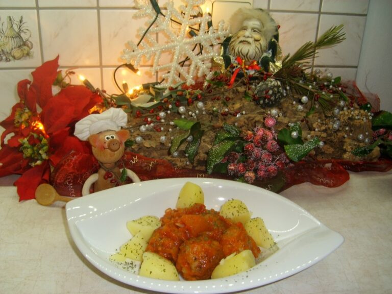 Dagschotel: bouletten in een tomatensausje met natuuraardappelen