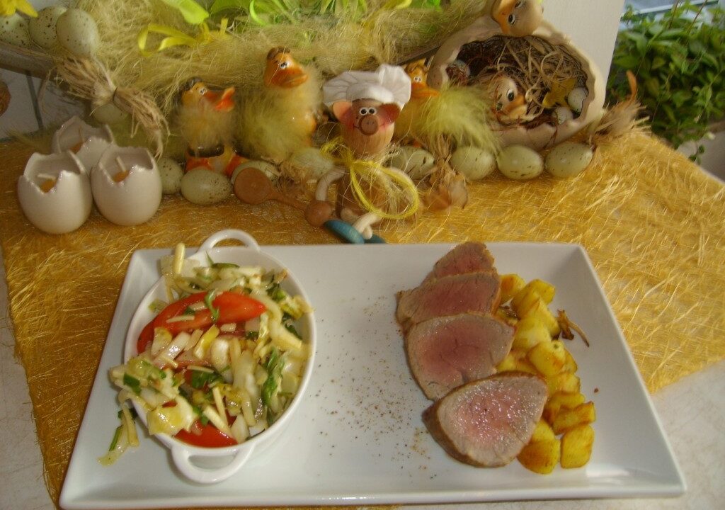 Dagschotel: varkenshaasje met opgebakken aardappelen en een frisse salade