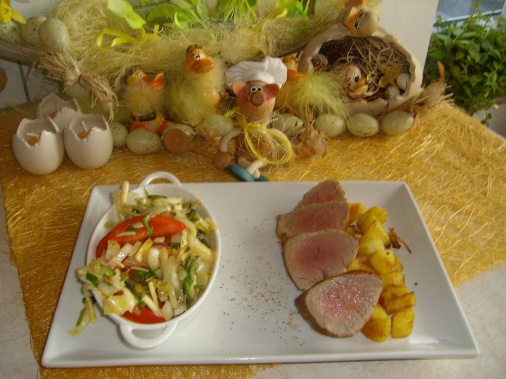 Dagschotel: varkenshaasje met opgebakken aardappelen en een frisse salade
