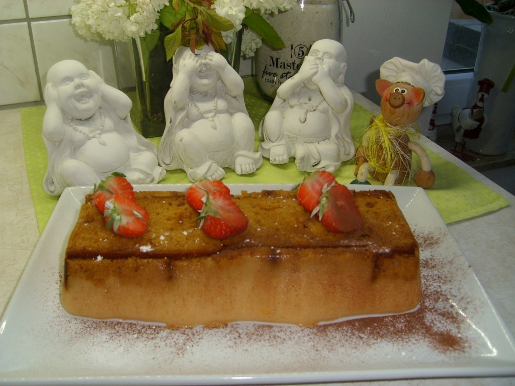 Dessert: pudding met aardbeien en peperkoek