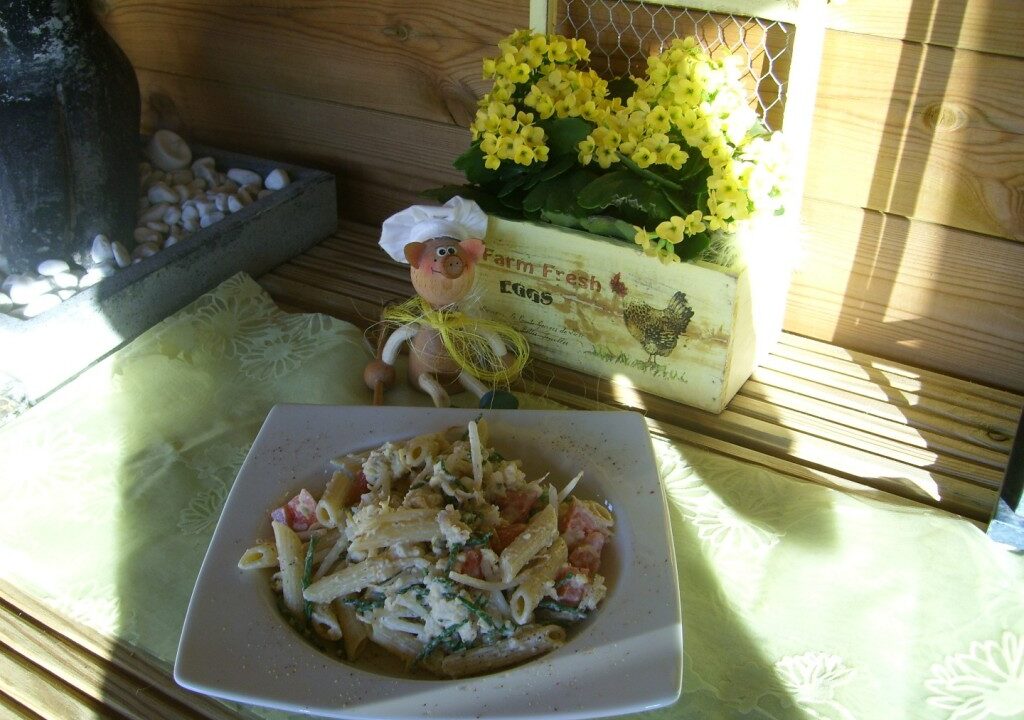 Pasta: penne met tonijn en een frisse salade van groenten