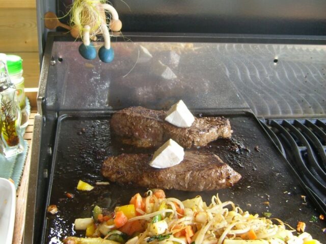 Plancha: een poespas van groenten met rumsteak
