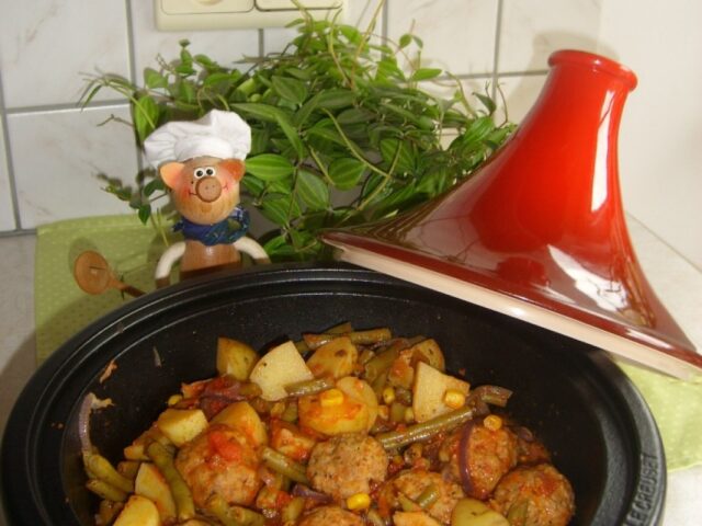 Tajine: bouletten met een verrassing van groenten