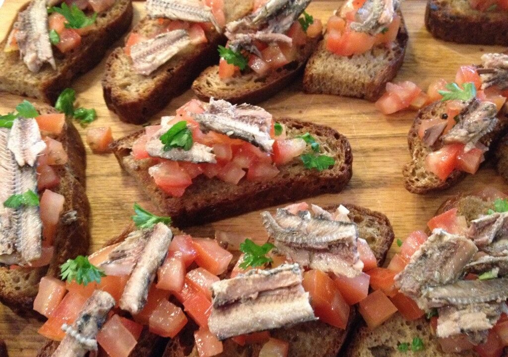 Bruschetta met tomaat en sardines