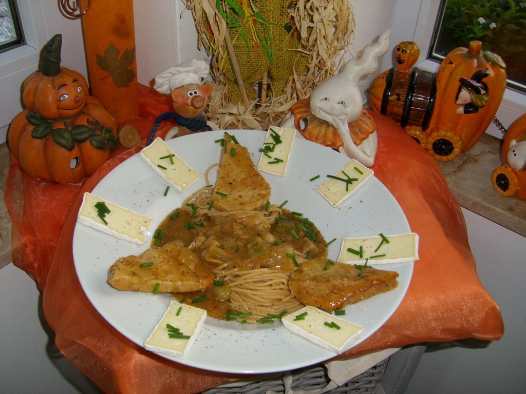 Dagschotel: volkorenpasta met varkenssneetje in een sausje met groenten