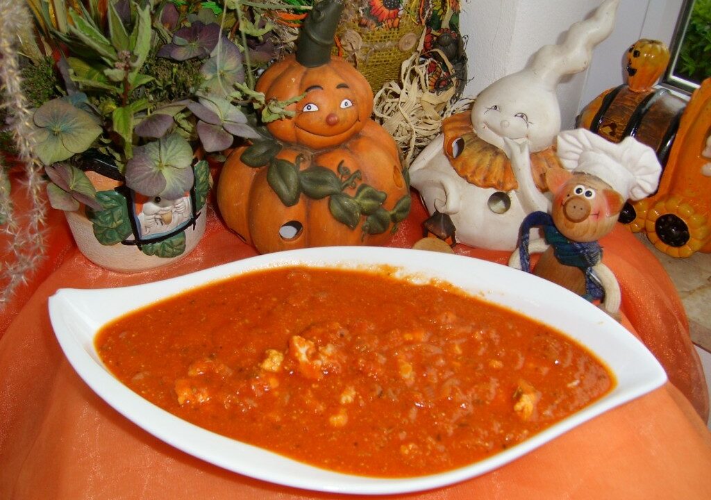 Saus: tomatensaus met stukjes bloemkool pittig gekruid