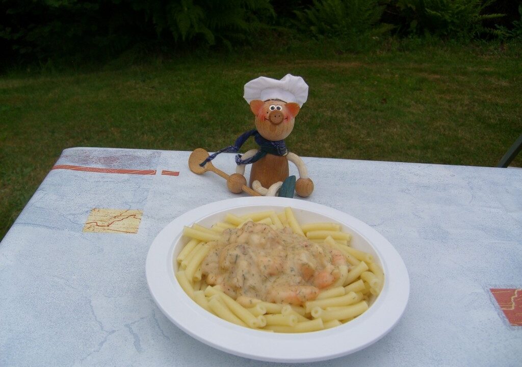 Vakantie: macaroni met scampi’s in een kruidensausje