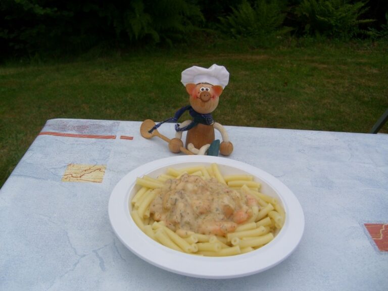 Vakantie: macaroni met scampi’s in een kruidensausje