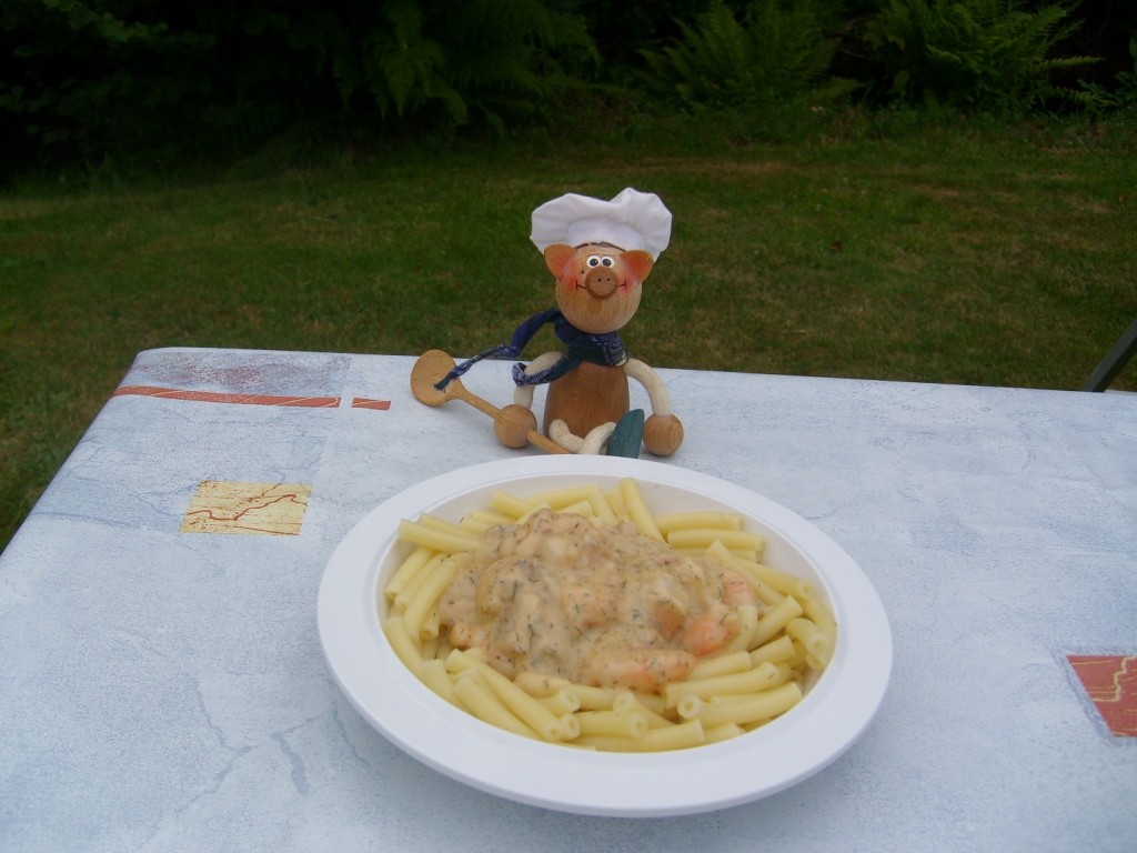 Vakantie: macaroni met scampi’s in een kruidensausje