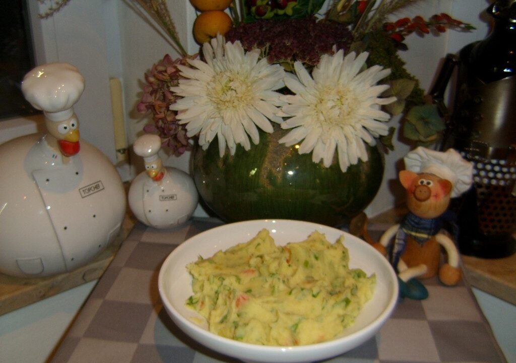 Aardappelpuree met tomaat en rucola