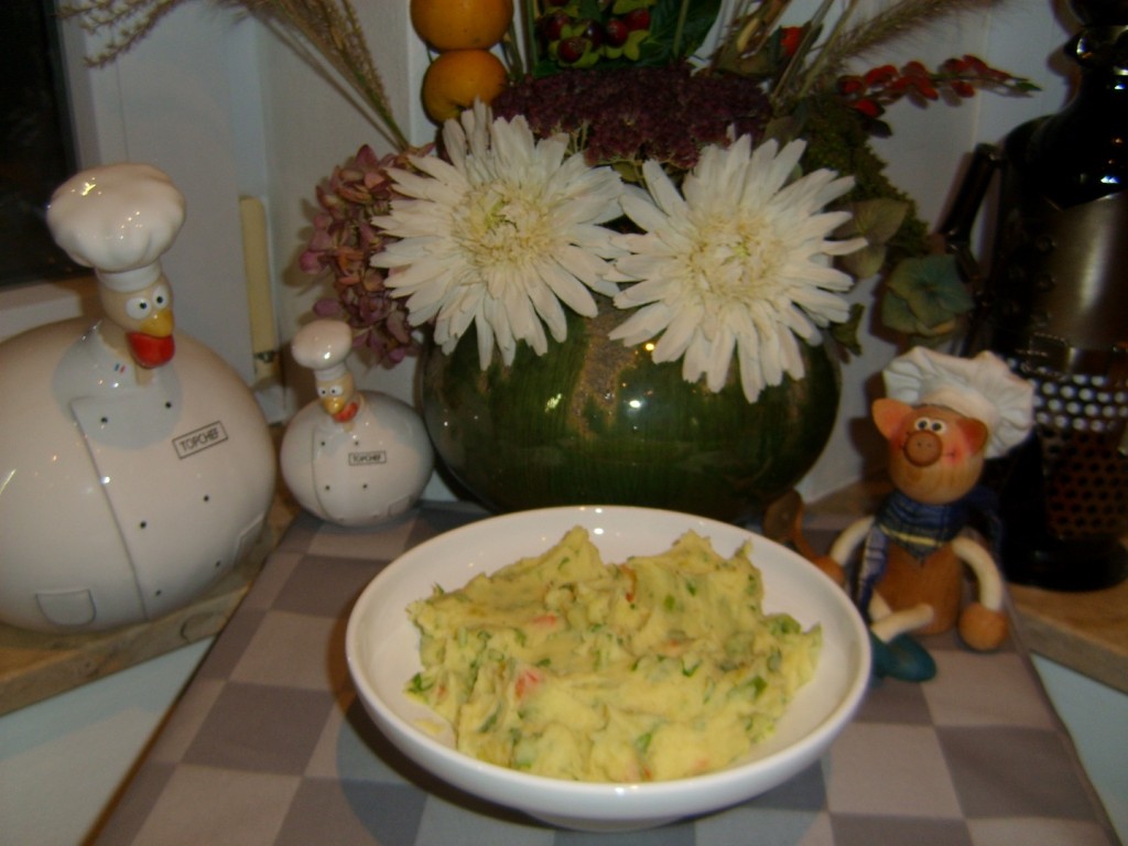 Aardappelpuree met tomaat en rucola