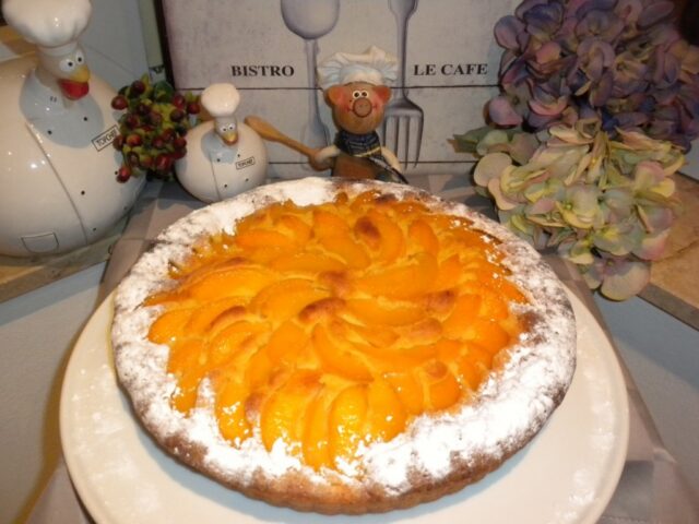 Dessert: cake met perziken