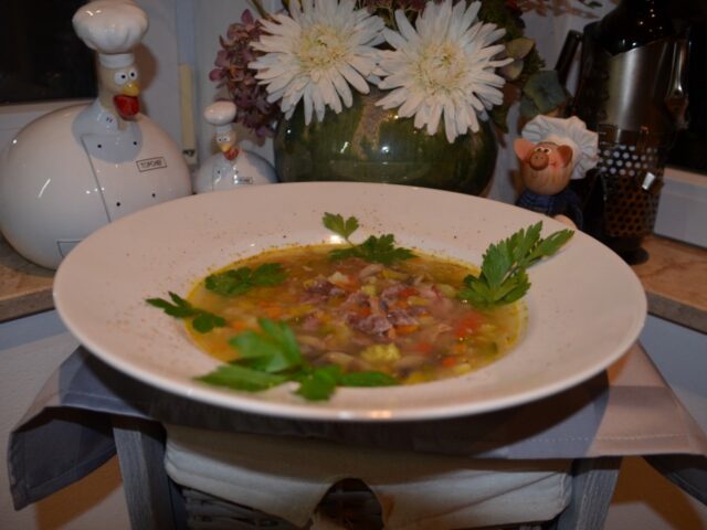 Soep: heldere bouillon met eend