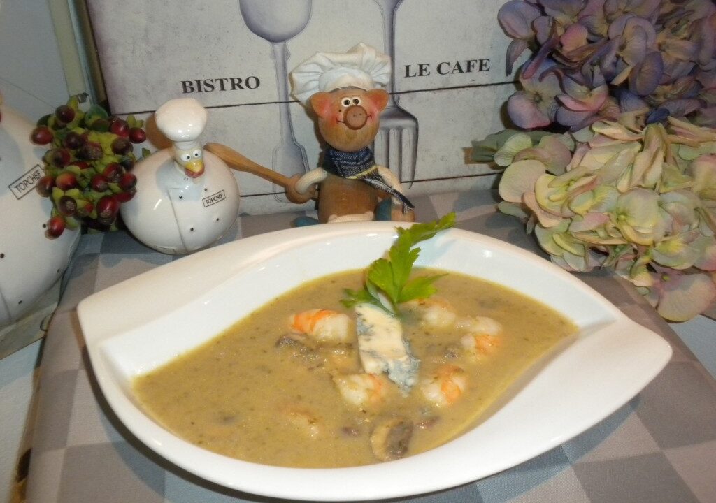 Soepje gorgonzola piccante met groenten en scampi’s