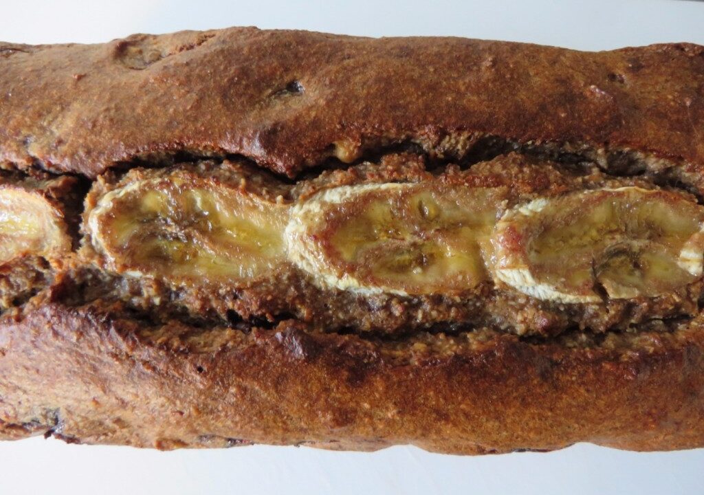 Bananen-notencake met blauwe bessen