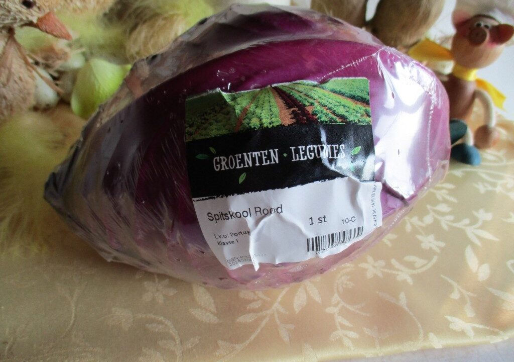 Dagschotel: lamskroon gepresenteerd met rode spitskool en aardappelpuree
