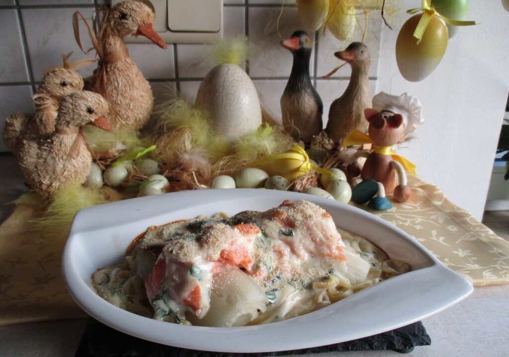 Dagschotel: pasta met witloof, rucola vergezeld van gerookte zalm in een romig sausje