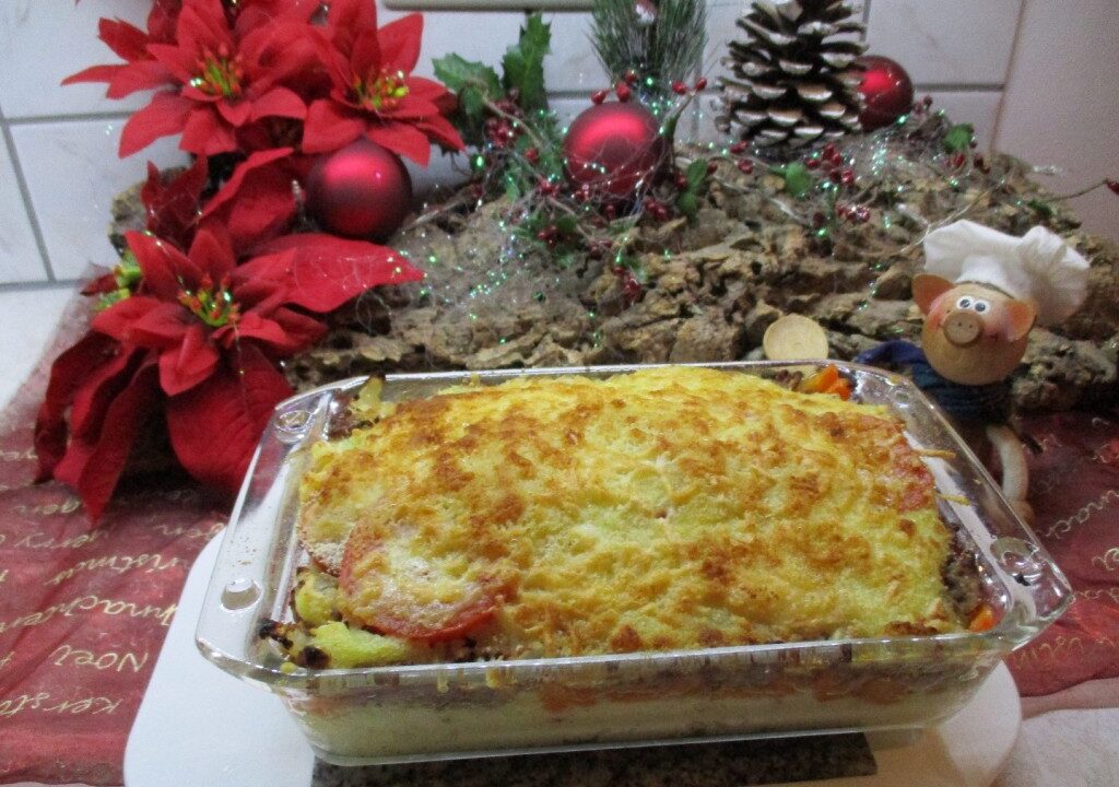 Lasagne van aardappelpuree met vlees en groenten