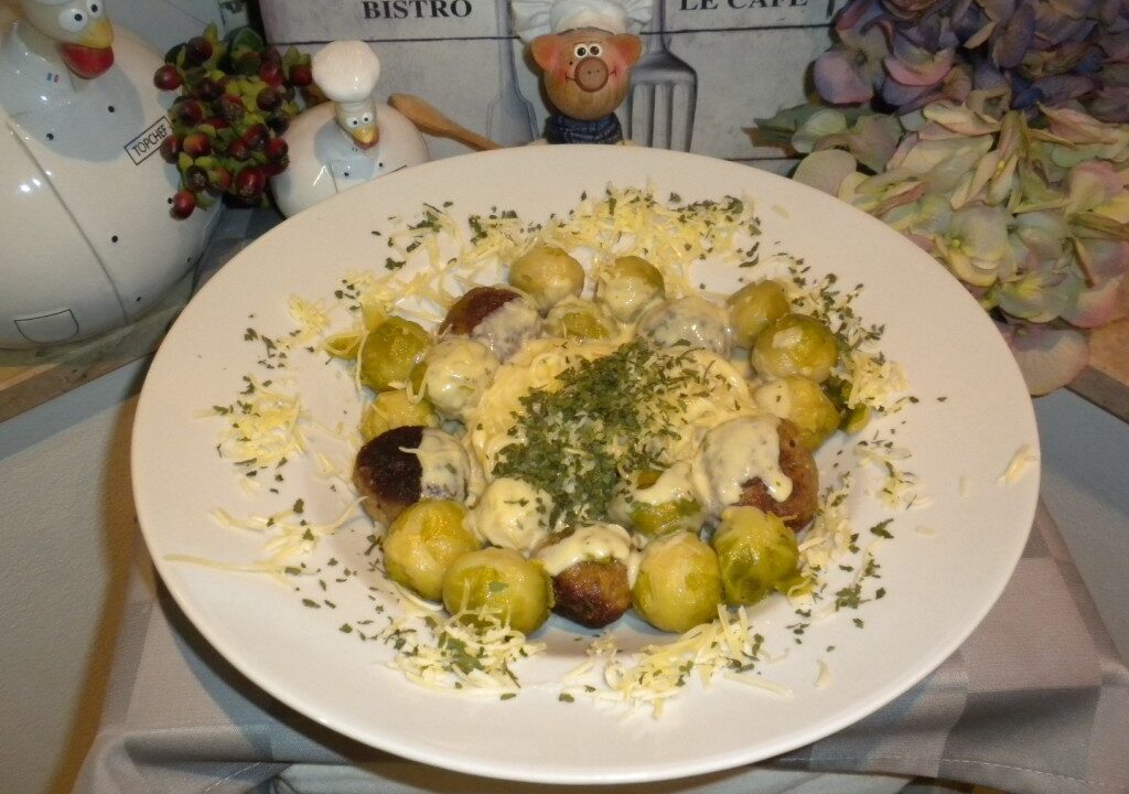 Pasta met balletjes en spruiten