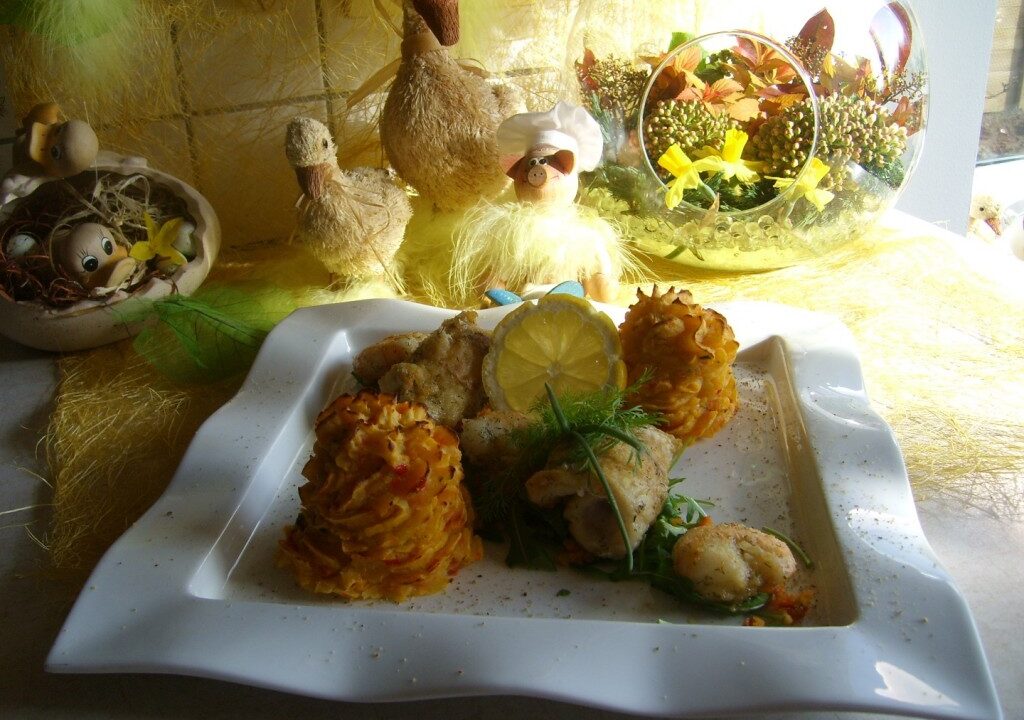 Zeetongrolletjes met scampi’s op een bedje van rucola met een verrassing van puree