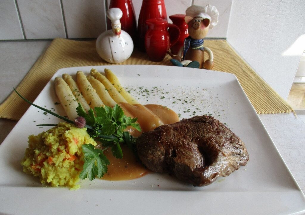 Dagschotel: Ierse filet pur met asperges, puree vergezeld van een zacht sausje