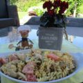 Salade van pasta met kip en zomerse groenten