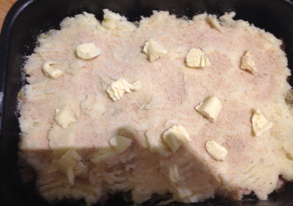 Vis met prei, bleekselderij en tomaat uit de oven
