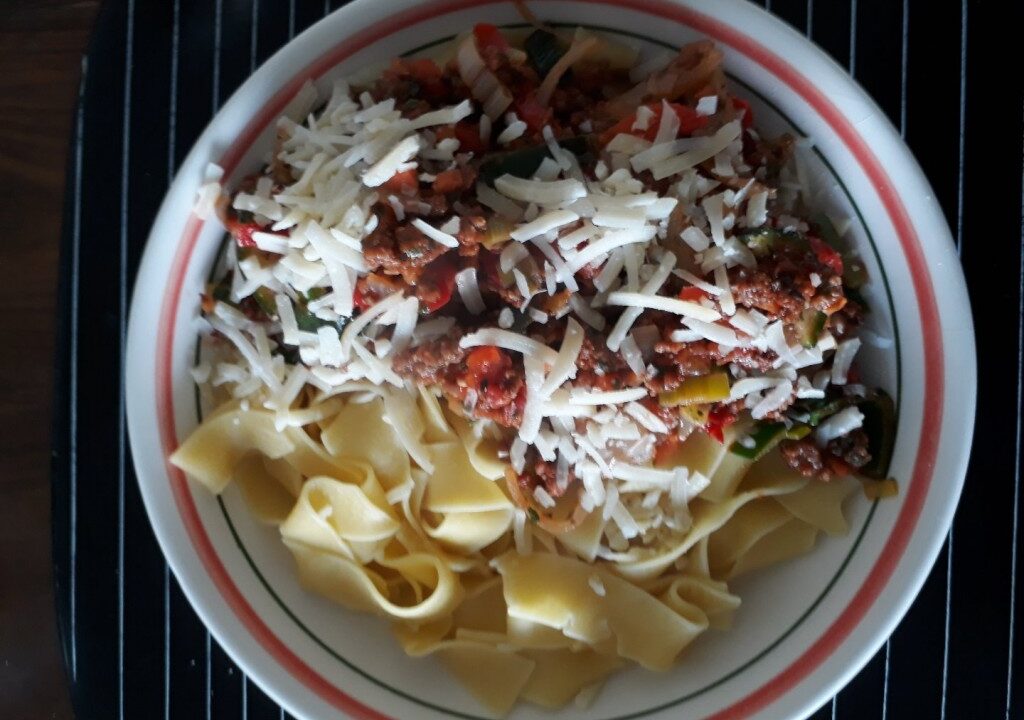 Rundergehakt met wokgroenten en pappardelle