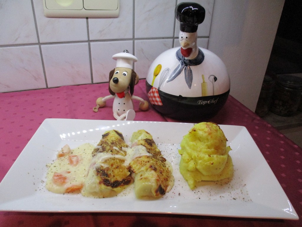 Dagschotel: aspergerolletjes met een kaassausje vergezeld van puree