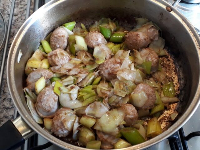 Preischotel met saucijzen