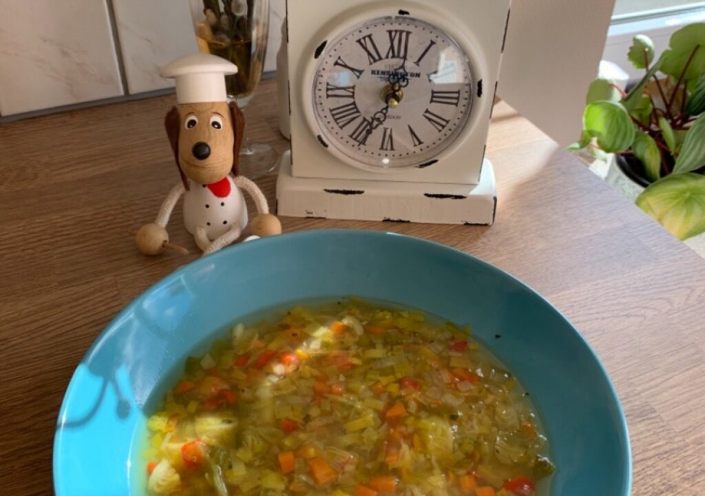Soep: heldere bouillon met heerlijke groenten