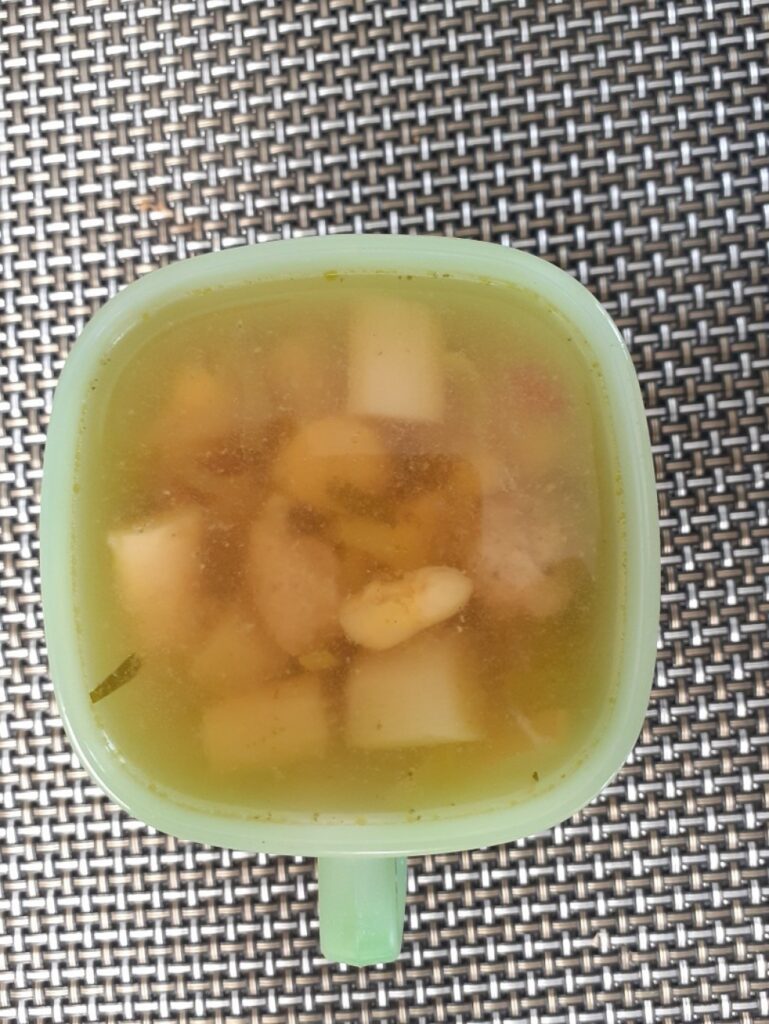 kruidige aspergebouillon met balletjes