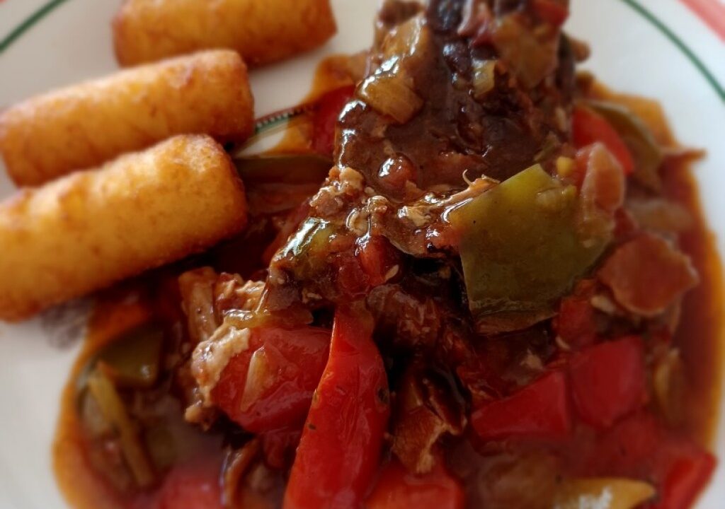 Lamsbout met paprika en tomatenblokjes