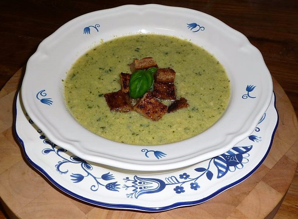 Courgettesoep met ei en kaas