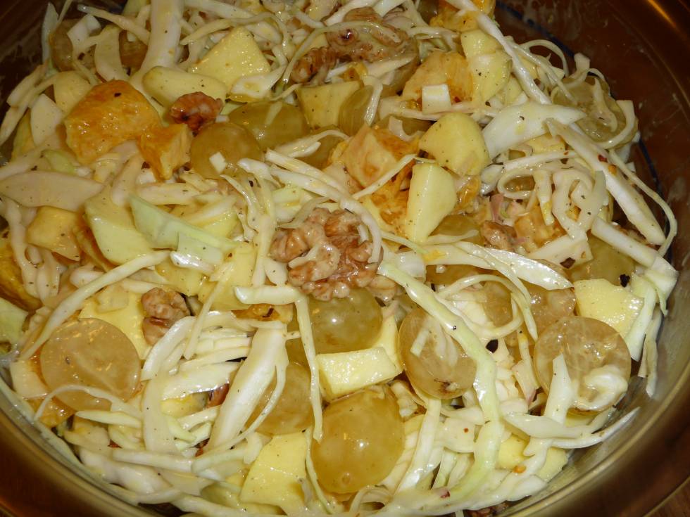 Frisse fruitige witte kool salade