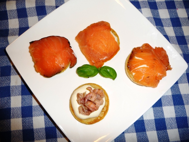 Russische blini’s met Hollandse garnalen en gerookte zalm