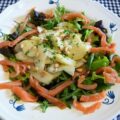 Salade met gewokte asperges en gerookte zalm