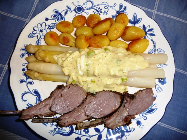 Asperges met ei/mosterd saus