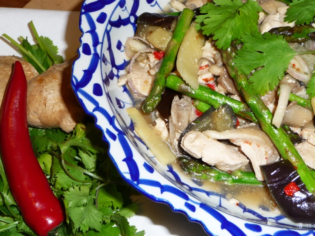 Thaise groenten met kip uit de wok