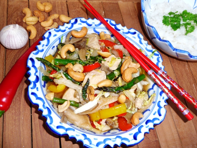 Wokschotel met kip en veel verse groenten