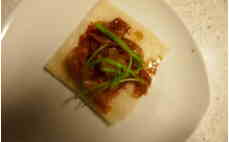 Amuse carpaccio met kroepoek bosui en gember