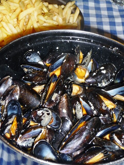 Mosselen op Griekse wijze met feta en ouzo