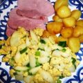 Roerbak asperges met roerei en lente ui
