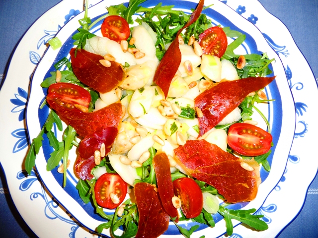 Salade van witte asperges met Serrano ham
