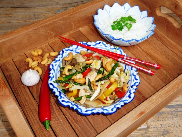 Wokschotel met kip en veel verse groenten