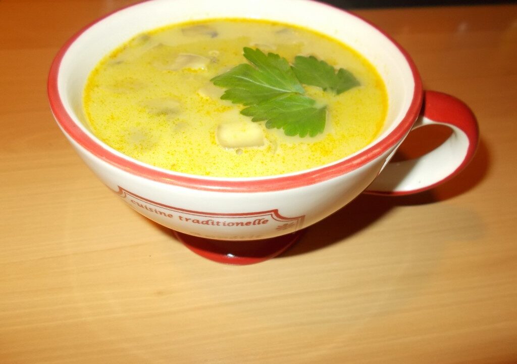 Pittige champignonsoep met kip en sherry (Londonderrysoep)