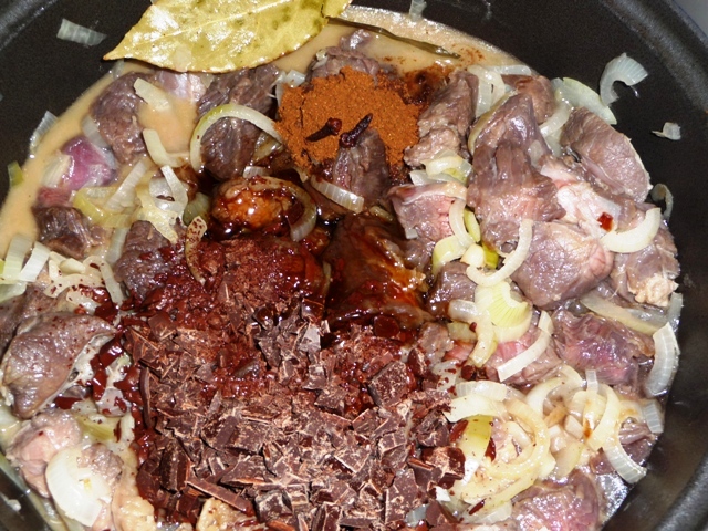 Limburgs zuurvlees met chocolade
