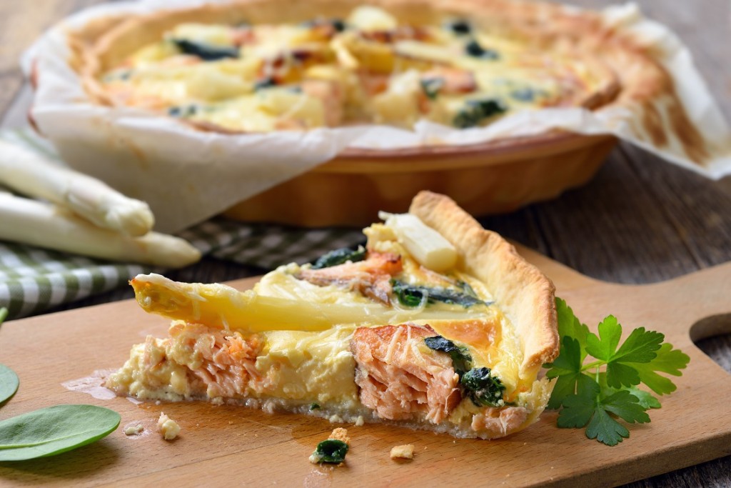 Quiche met witte asperges en gerookte zalm