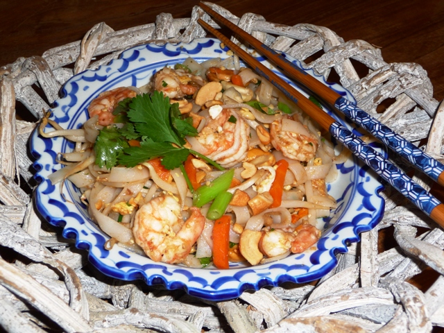 Gebakken mie met garnalen op z’n Thais