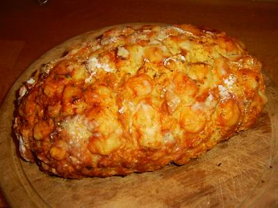 Geitenkaasbrood met lente-uitjes en tijm